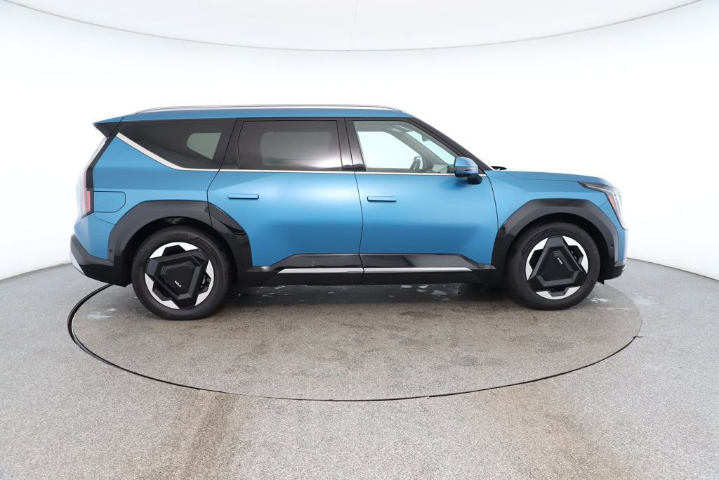 Used 2024 Kia EV9 Land image 6