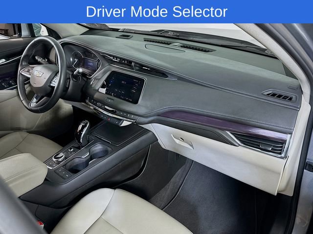 Used 2023 Cadillac XT4 Luxury w/ Cold Weather Package FWD image 21