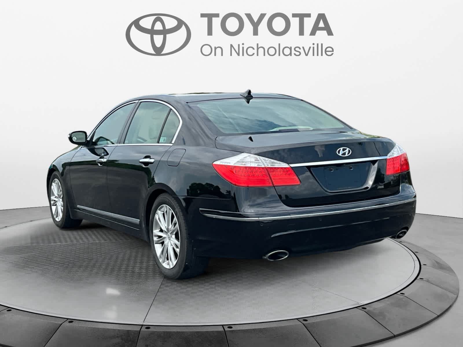 Used 2009 Hyundai Genesis 4.6 w/ Technology Pkg 5 RWD image 3