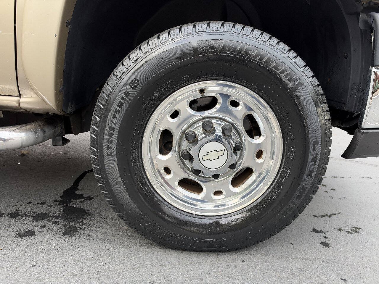 Used 2007 Chevrolet Silverado 2500 LT RWD image 21