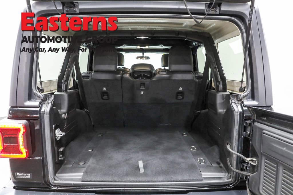 Used 2019 Jeep Wrangler Unlimited Sahara w/ Cold Weather Group image 9