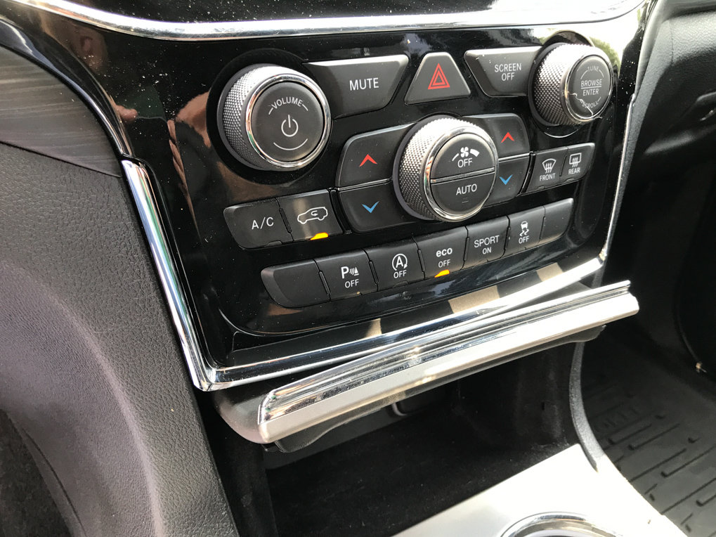 Used 2020 Jeep Grand Cherokee Laredo w/ Laredo X Package AWD/4WD image 22