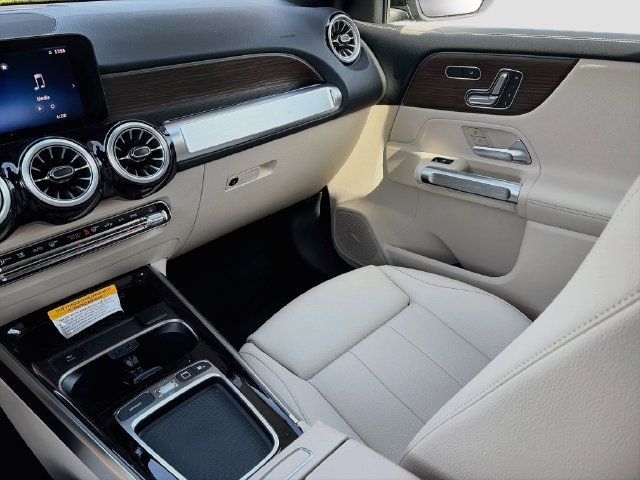 New 2026 Mercedes-Benz GLB 250 4MATIC image 23