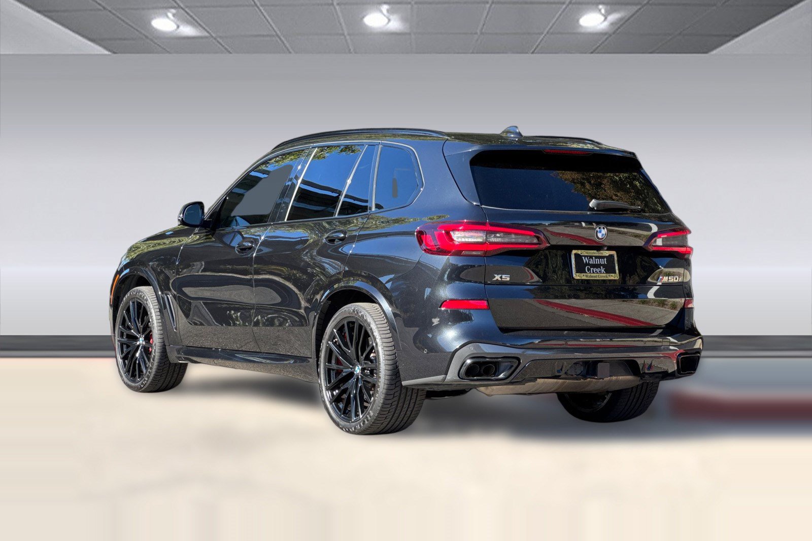 Used 2021 BMW X5 M50i AWD/4WD image 3