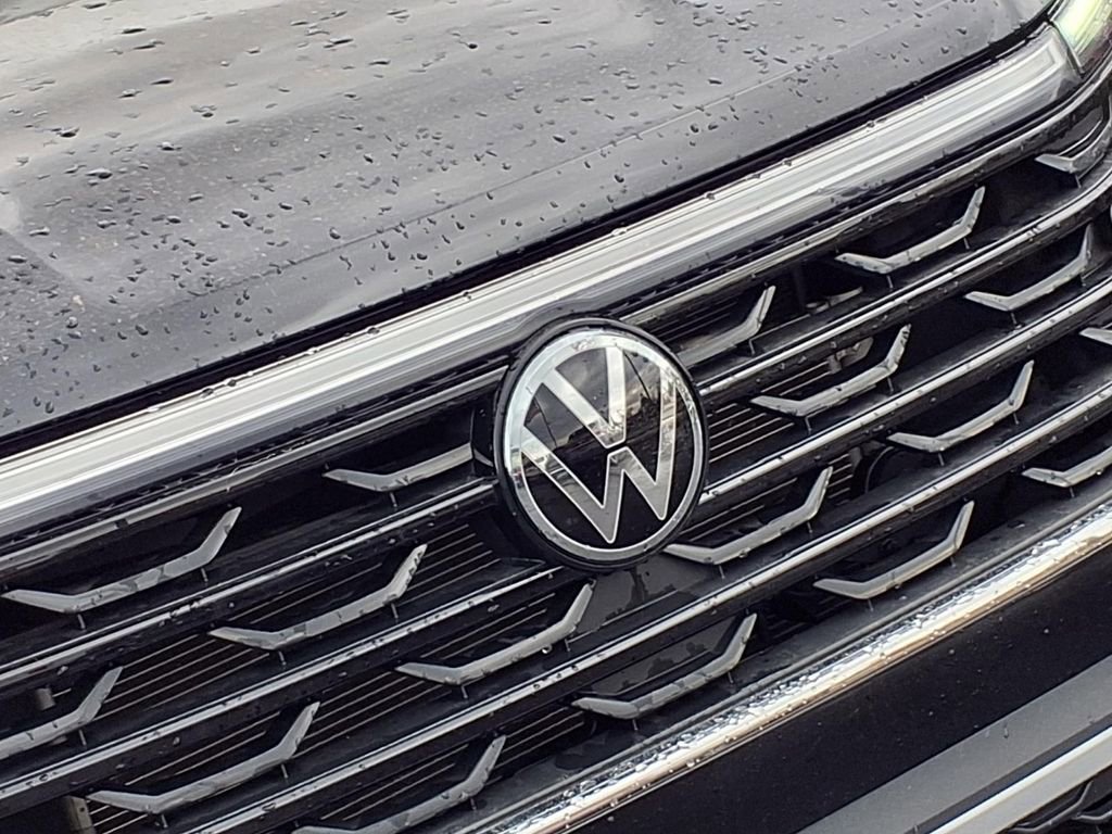 Used 2025 Volkswagen Atlas Cross Sport SE image 24