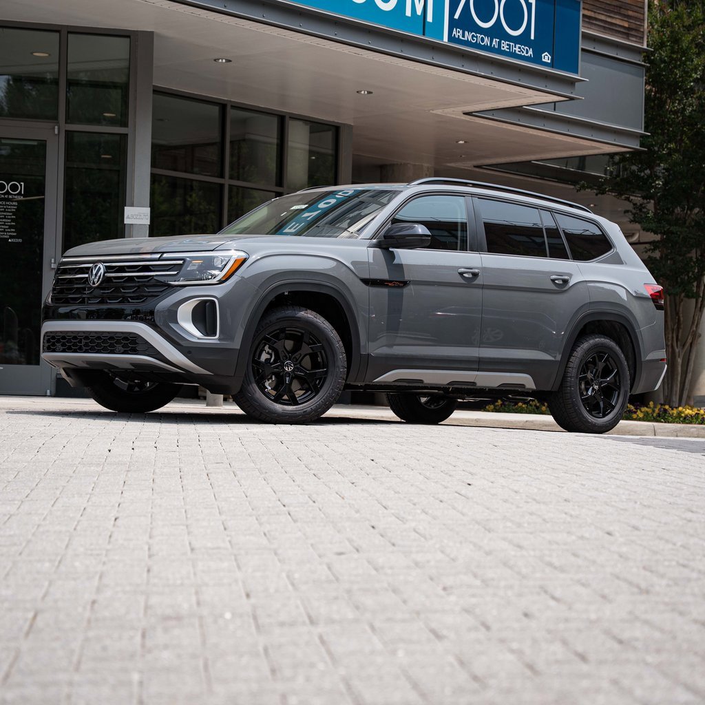 New 2025 Volkswagen Atlas Peak Edition SE