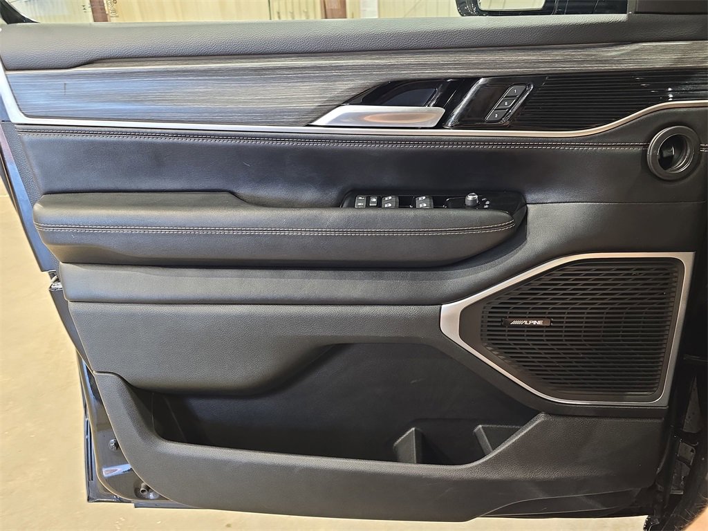 Used 2024 Jeep Wagoneer L Series II w/ Flexible Seating Group image 28