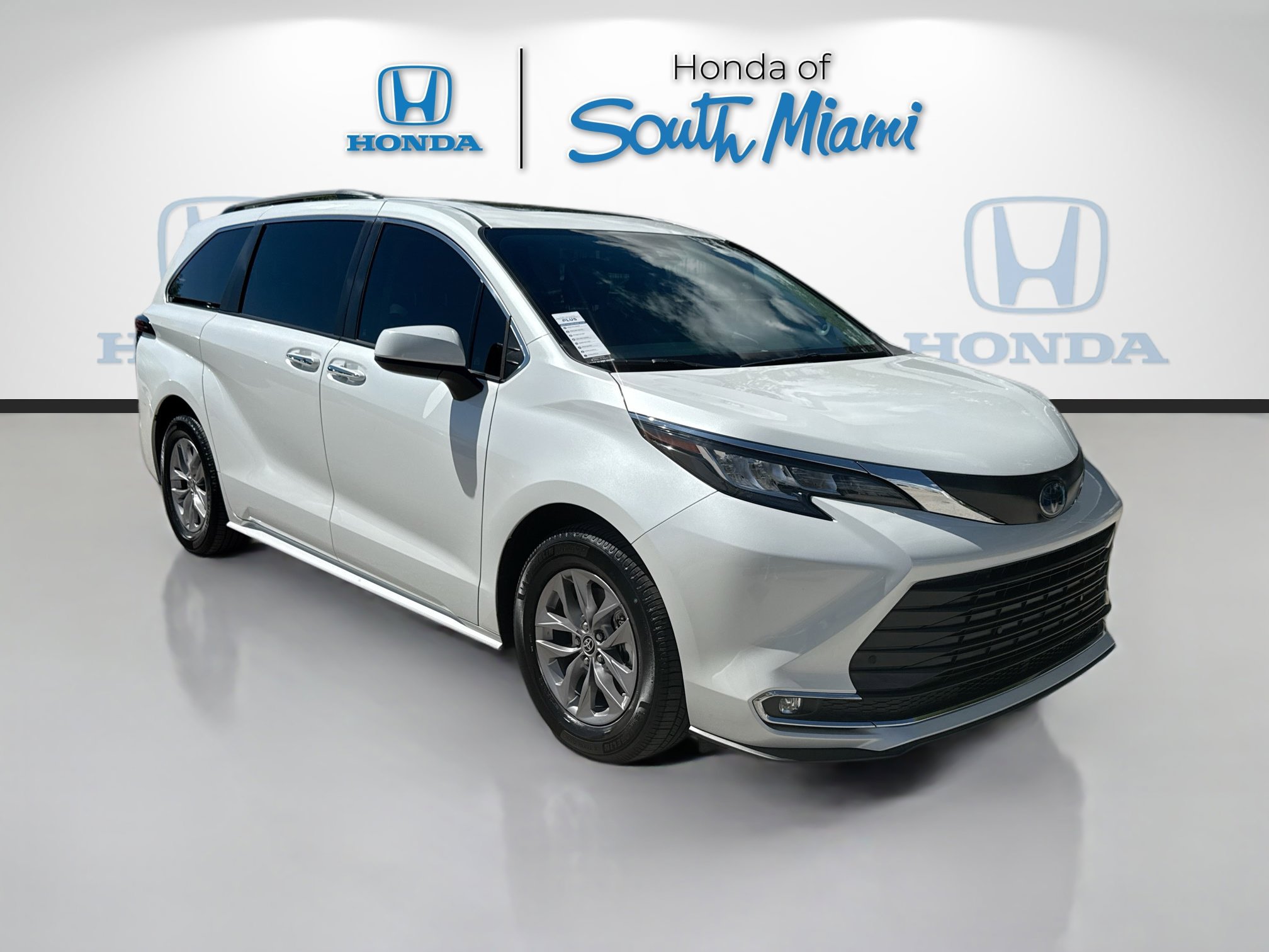 Used 2022 Toyota Sienna XLE