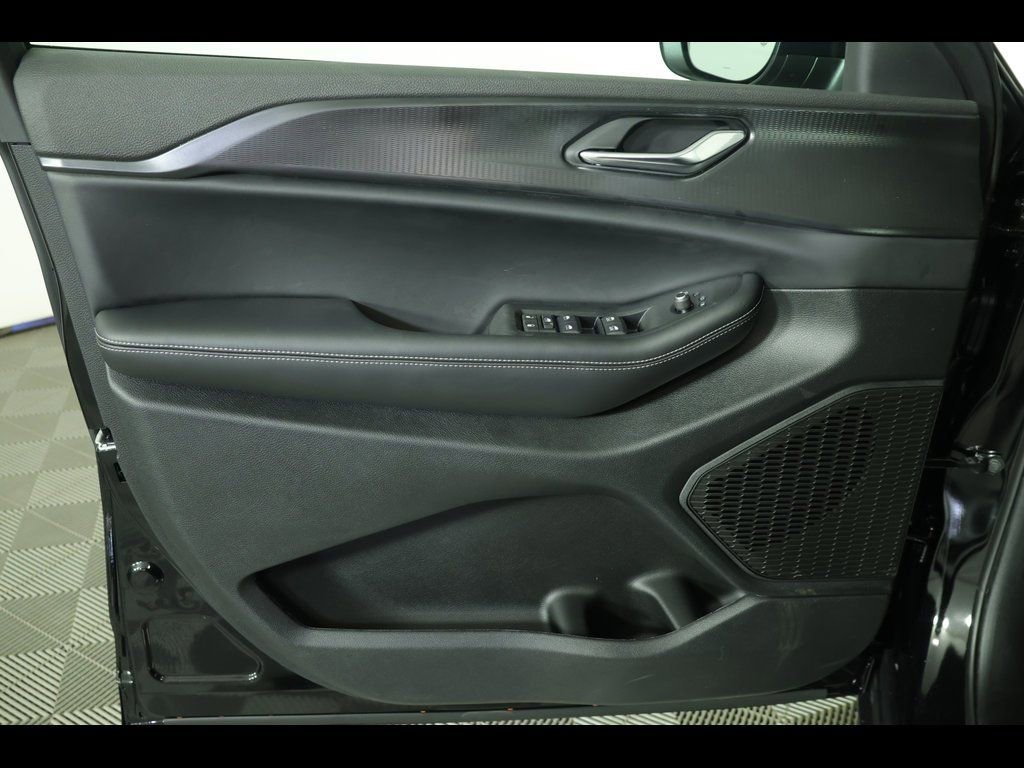 New 2025 Jeep Grand Cherokee Laredo X image 17