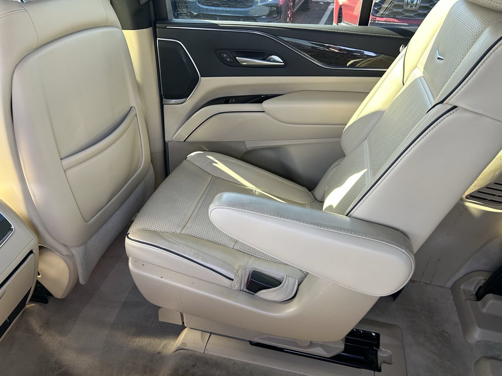 Used 2023 Cadillac Escalade Premium Luxury w/ LPO, Illumination Package RWD image 11
