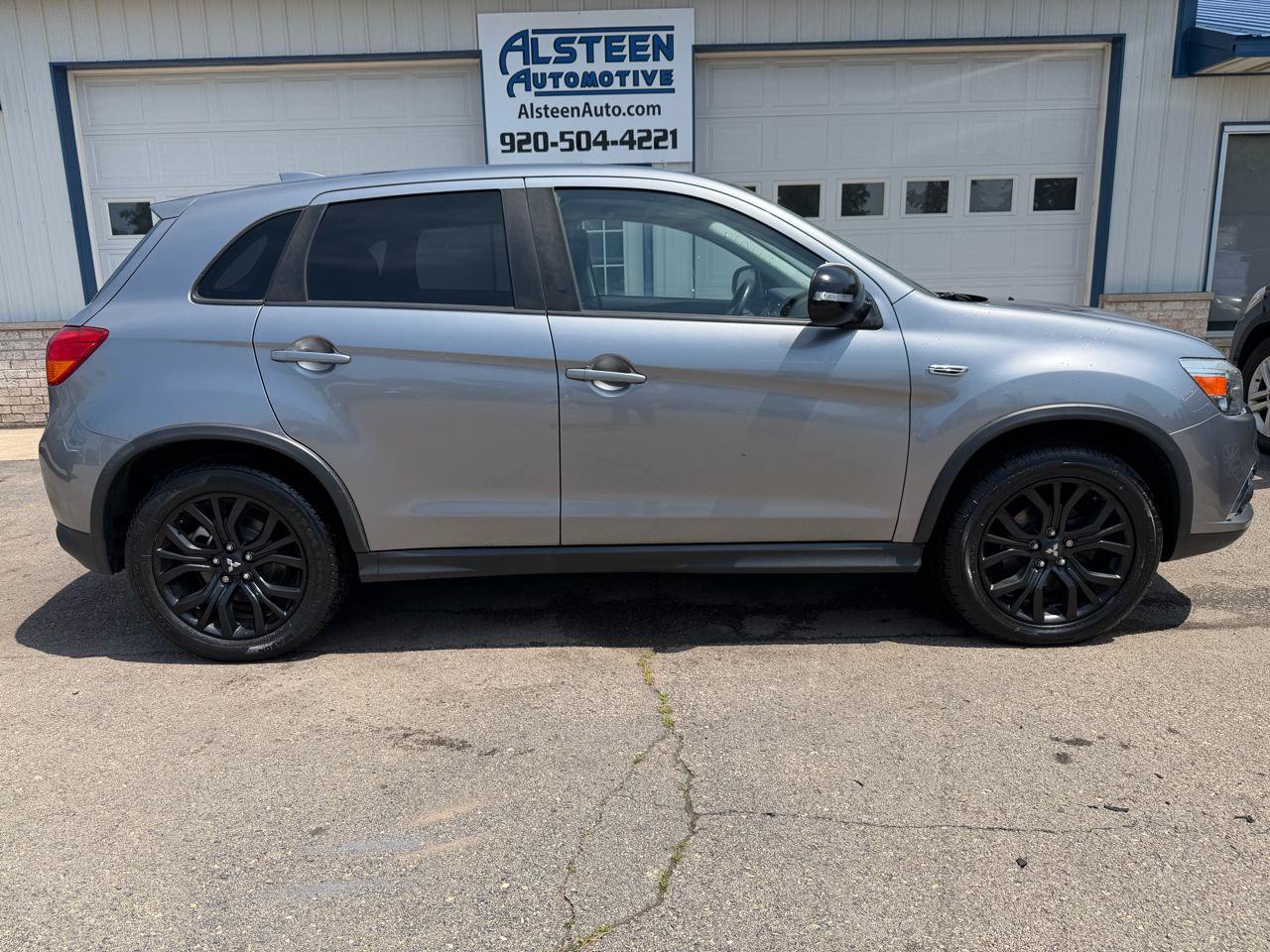 Used 2017 Mitsubishi Outlander Sport ES AWD/4WD image 2