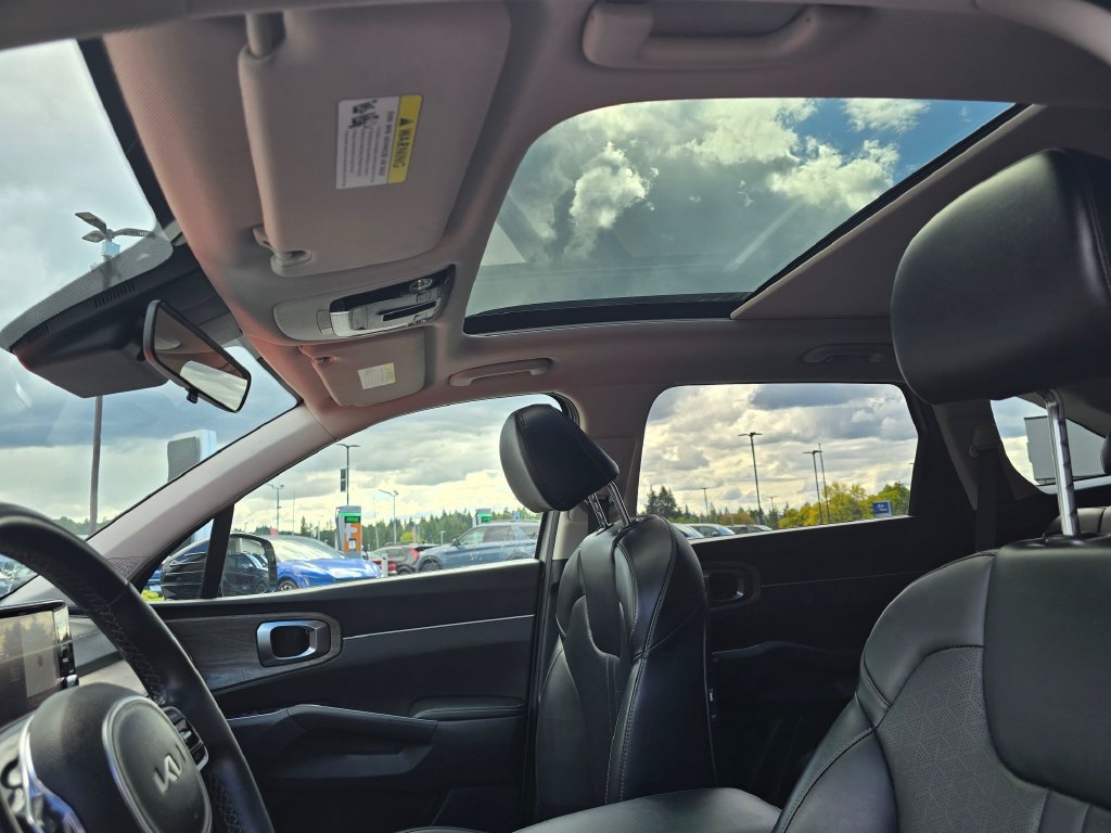 Used 2023 Kia Sorento S w/ Panoramic Sunroof Package AWD/4WD image 14