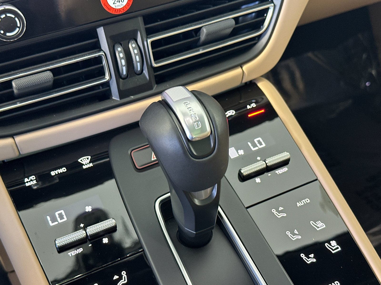 Certified 2026 Porsche Macan AWD/4WD image 25