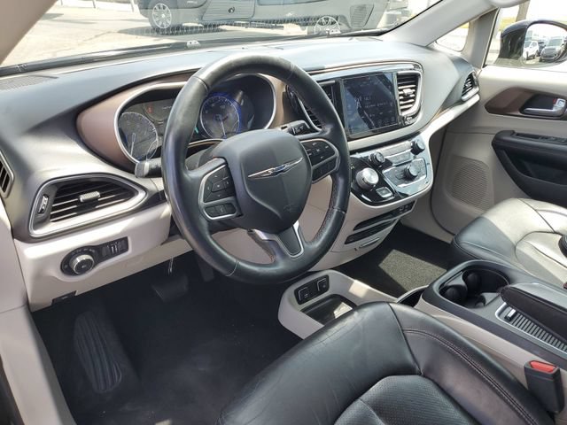 Used 2018 Chrysler Pacifica Touring-L Plus FWD image 10