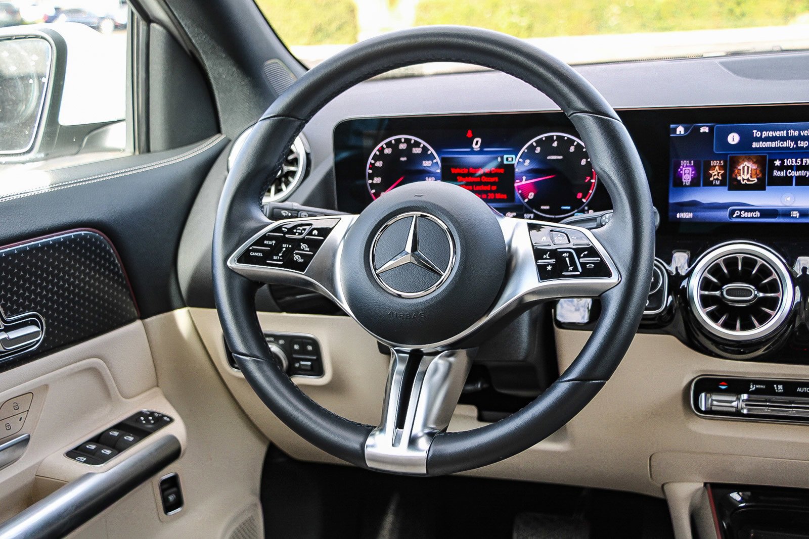 Used 2025 Mercedes-Benz GLA 250 image 14