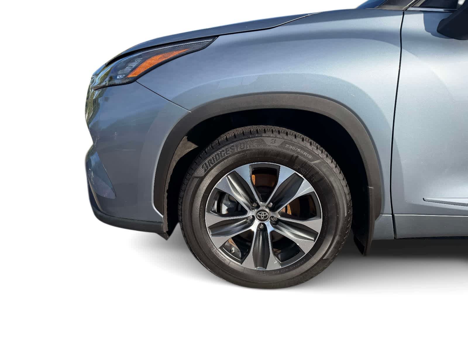 Used 2020 Toyota Highlander XLE AWD/4WD image 8