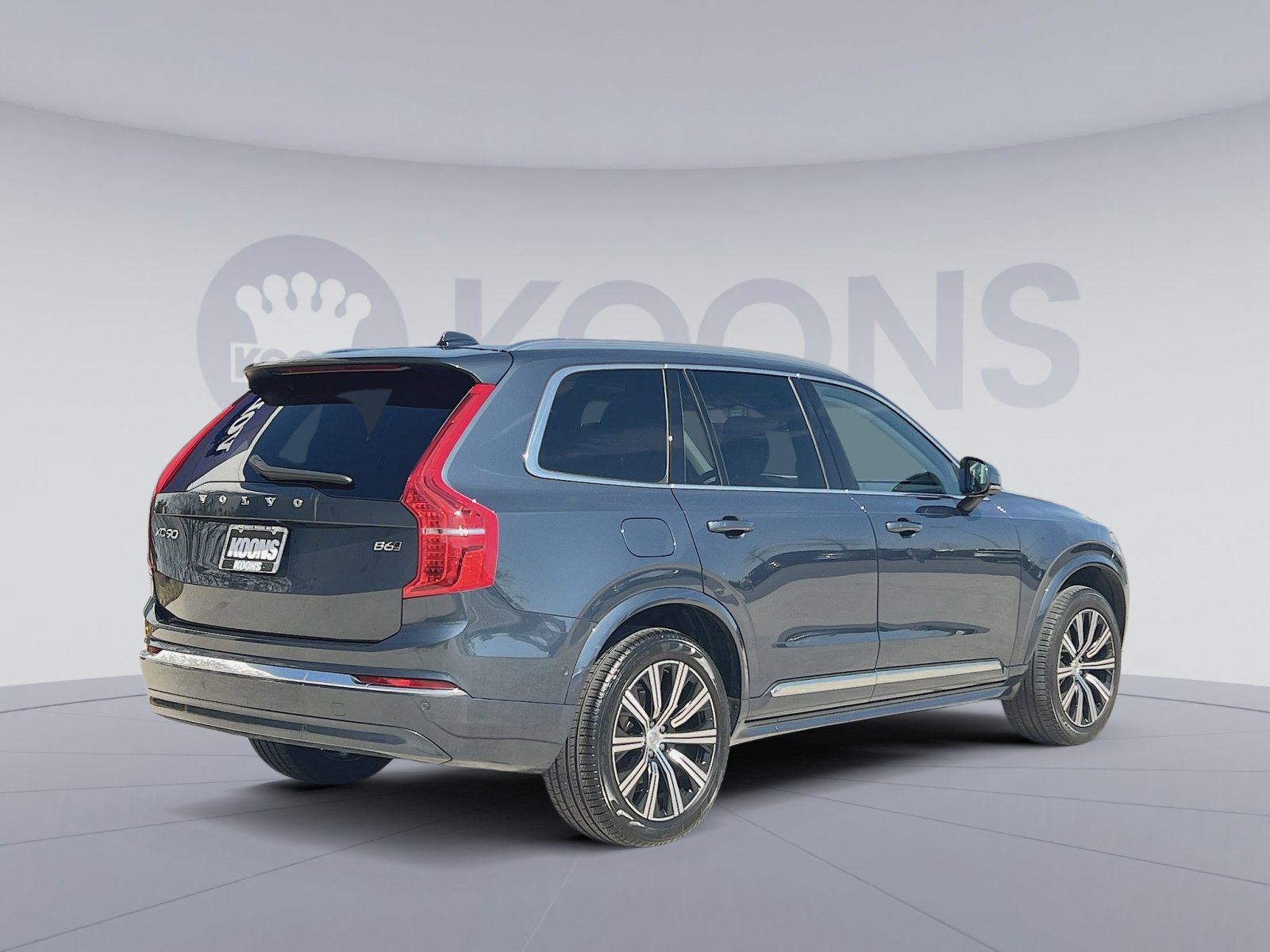 Used 2023 Volvo XC90 B6 Plus image 16
