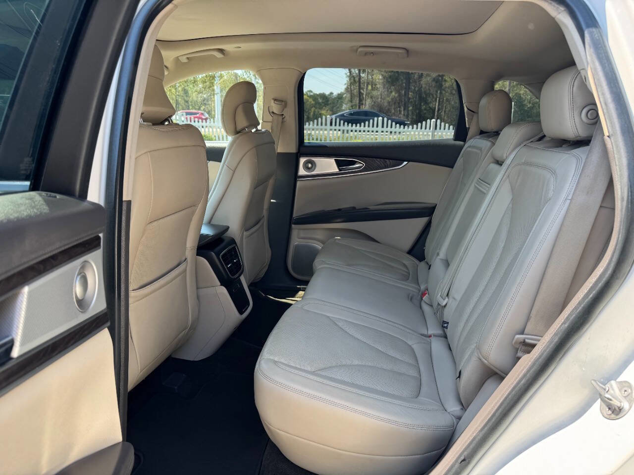 Used 2016 Lincoln MKX Reserve w/ Luxury Package image 10