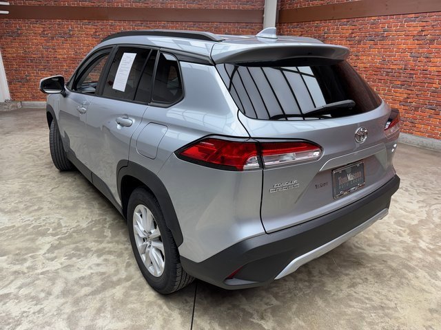Used 2022 Toyota Corolla Cross LE video 2