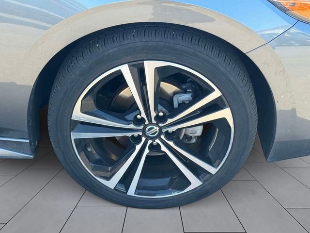 Used 2023 Nissan Sentra SR w/ Electronics Package FWD image 9
