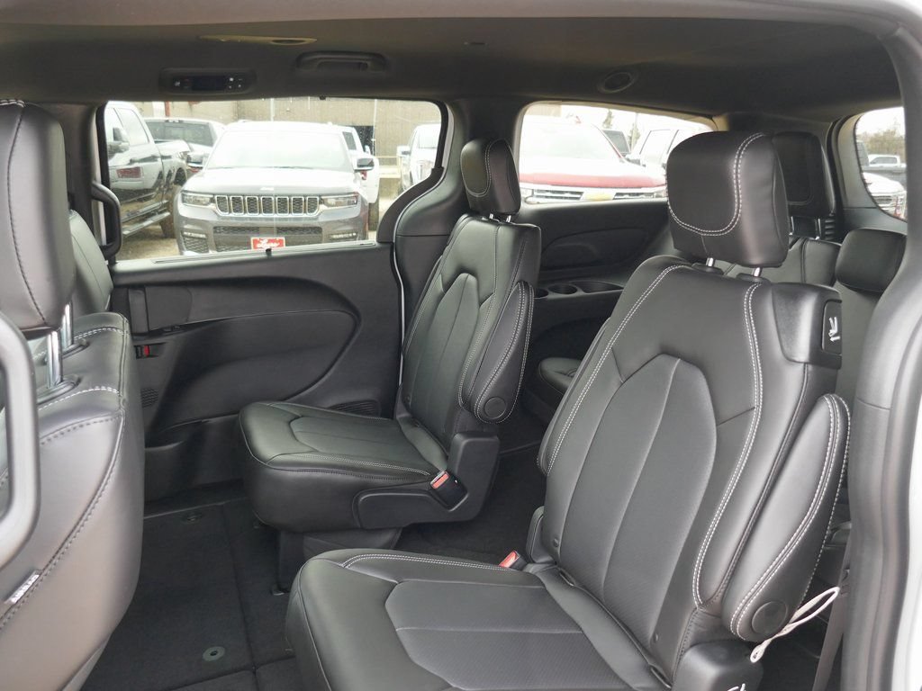 New 2026 Chrysler Voyager LX FWD image 12