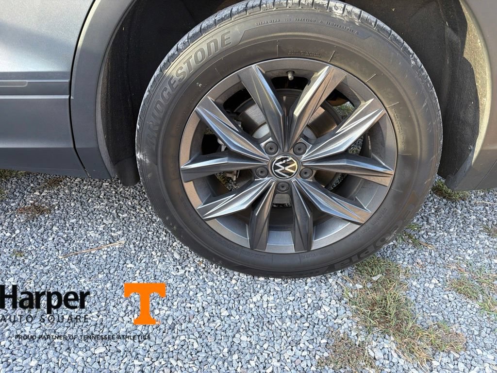 Used 2022 Volkswagen Tiguan SE AWD/4WD image 21