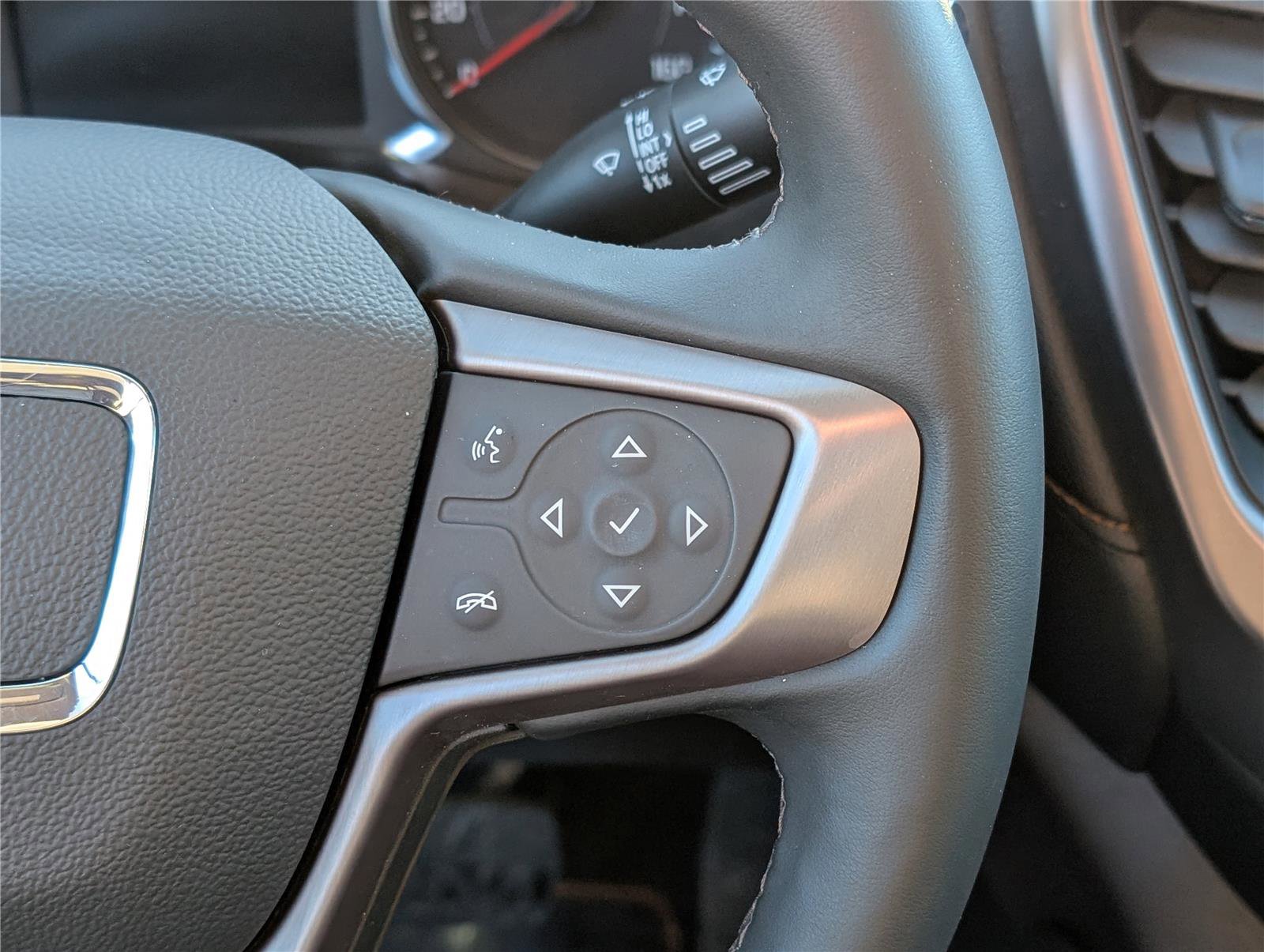 Used 2023 GMC Acadia AT4 image 26