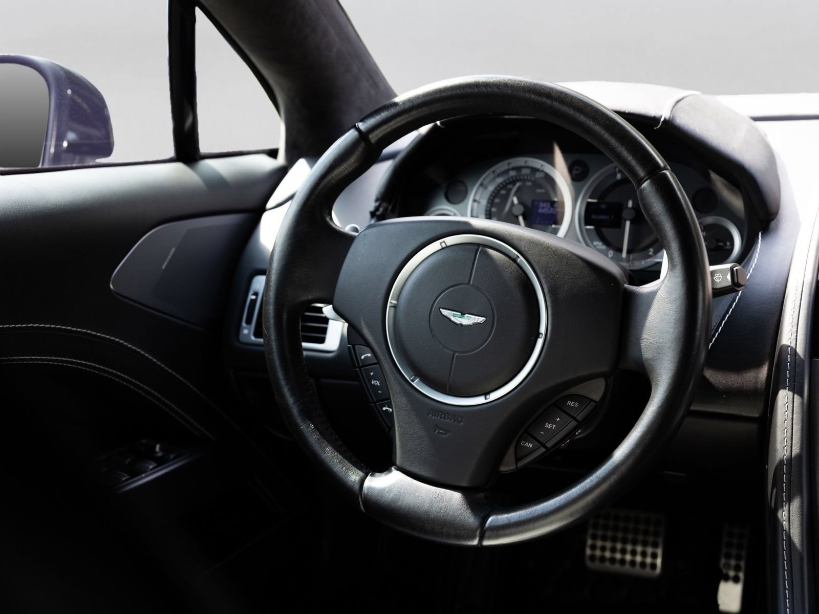 Used 2011 Aston Martin Rapide RWD image 14