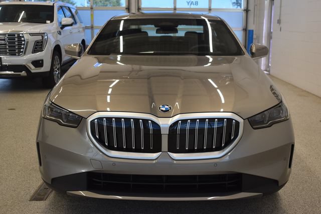 New 2027 BMW 530i xDrive w/ Premium Package AWD/4WD image 3