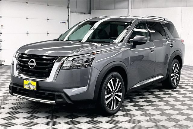 Used 2024 Nissan Pathfinder Platinum w/ Cargo Package AWD/4WD image 12