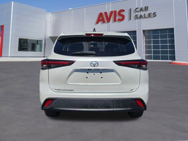 Used 2024 Toyota Highlander LE image 7