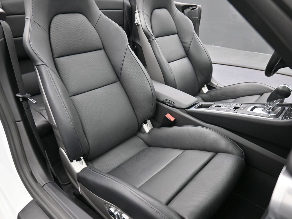 Used 2014 Porsche 911 Turbo image 16