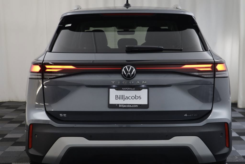 Used 2025 Volkswagen Tiguan SE w/ Panoramic Sunroof Package AWD/4WD image 16