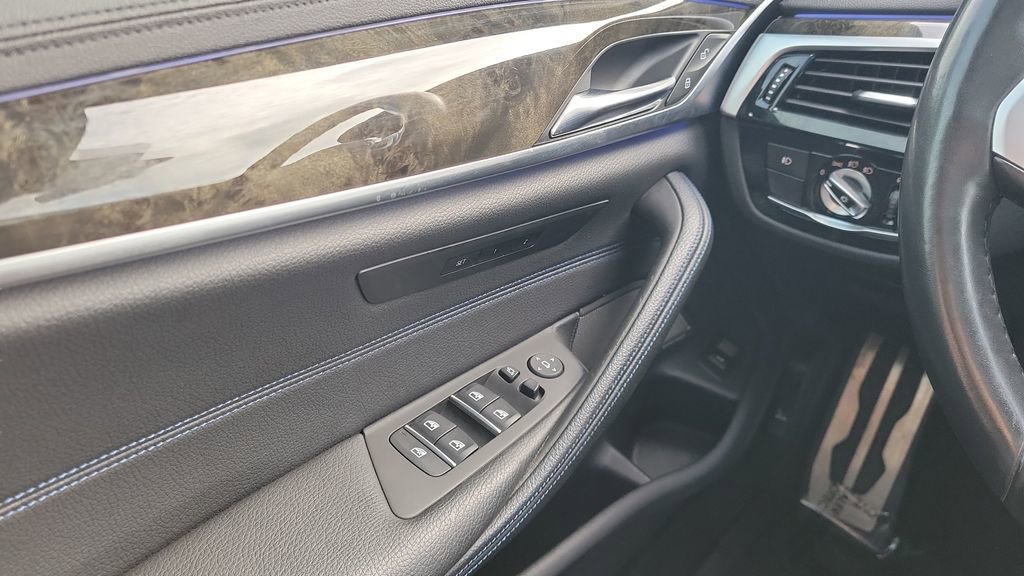 Used 2020 BMW 540i w/ M Sport Package RWD image 23