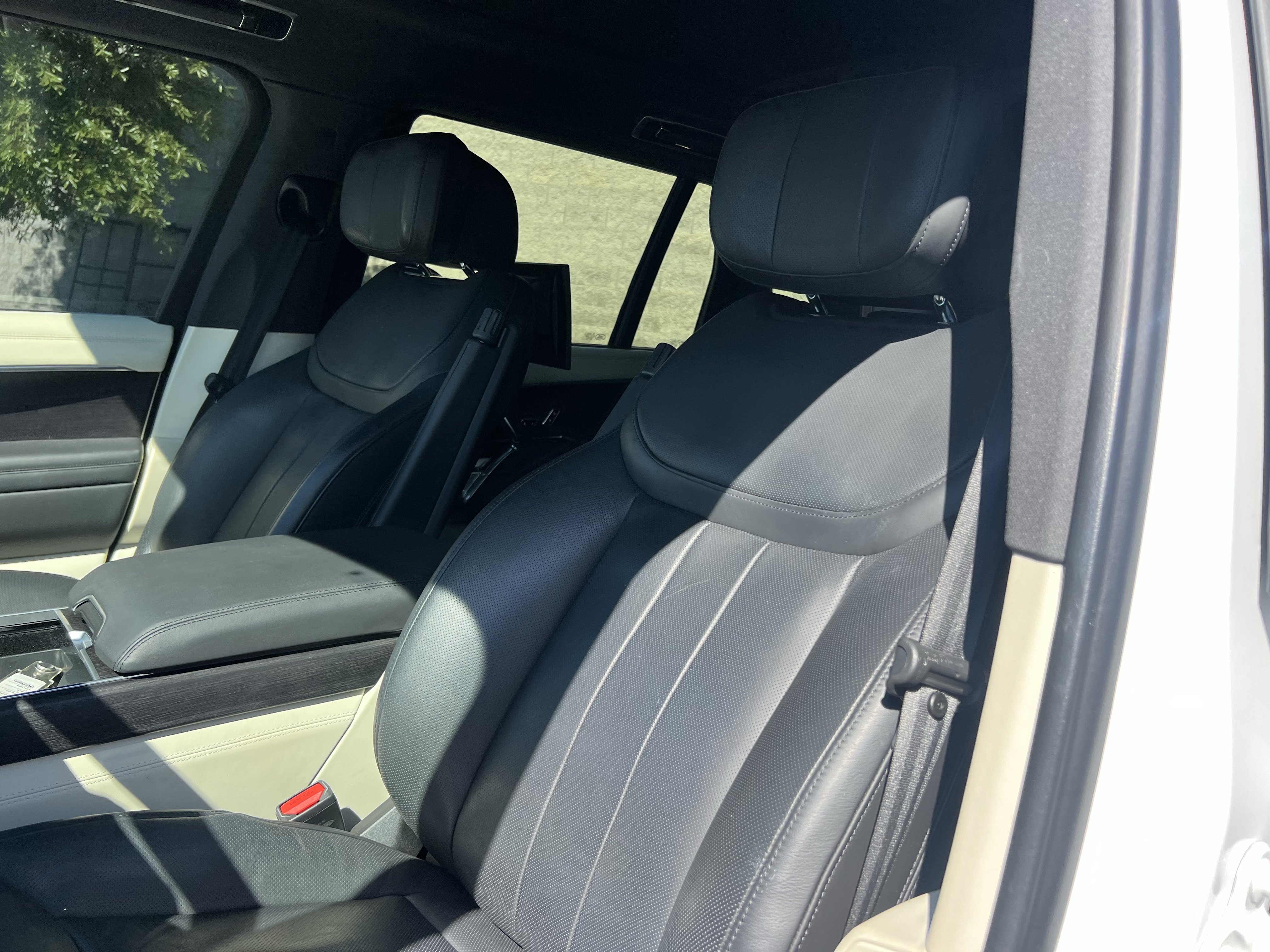 Certified 2024 Land Rover Range Rover Long Wheelbase Autobiography AWD/4WD image 16