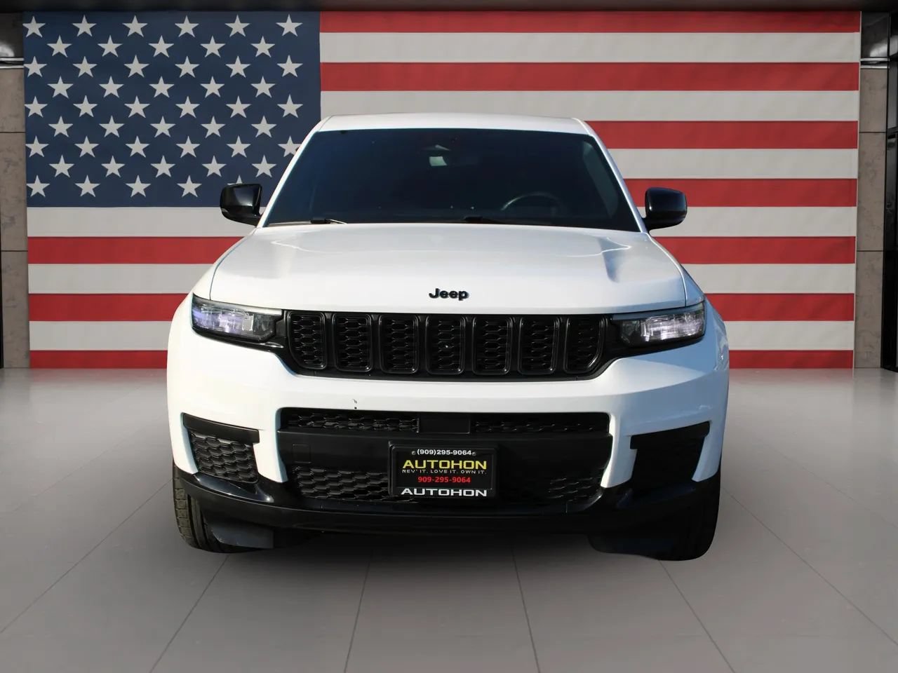 Used 2023 Jeep Grand Cherokee L Laredo RWD image 2