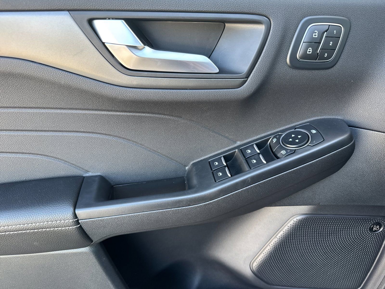 New 2025 Ford Escape Active w/ Active Premium Tech Pack image 10