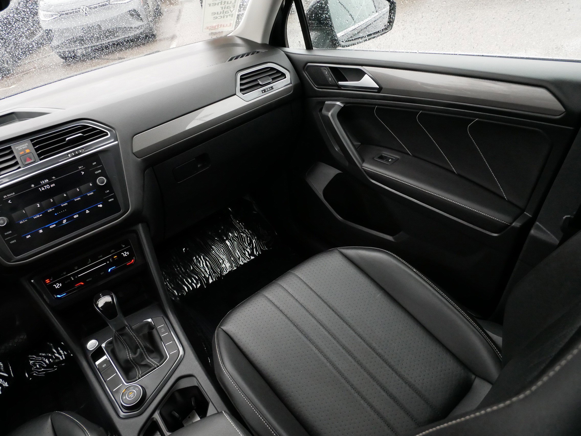 Certified 2022 Volkswagen Tiguan SE w/ Panoramic Sunroof Package image 11