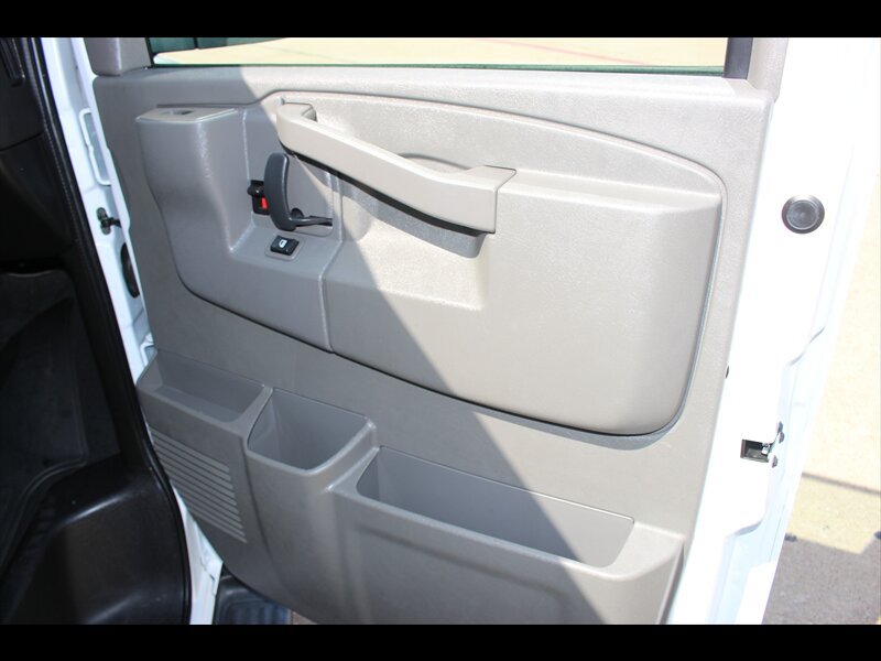 Used 2025 Chevrolet Express 3500 LT w/ LT Preferred Equipment Group RWD image 29
