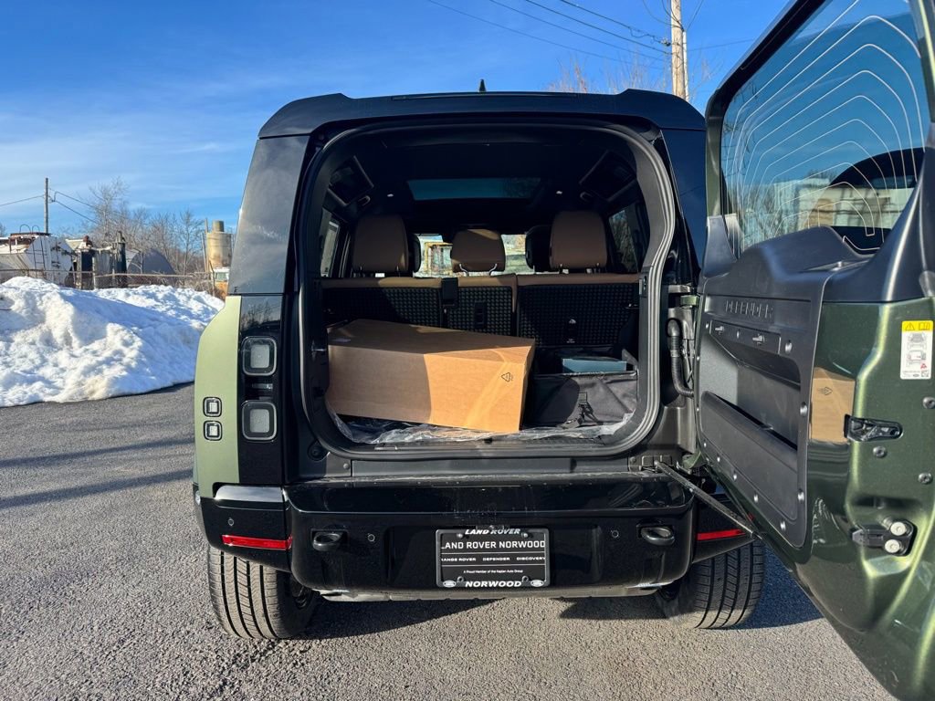 New 2026 Land Rover Defender 110 X-Dynamic SE image 6