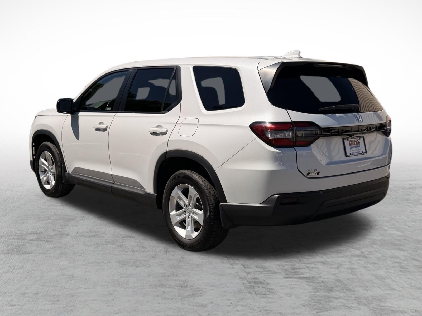 Certified 2024 Honda Pilot LX image 4