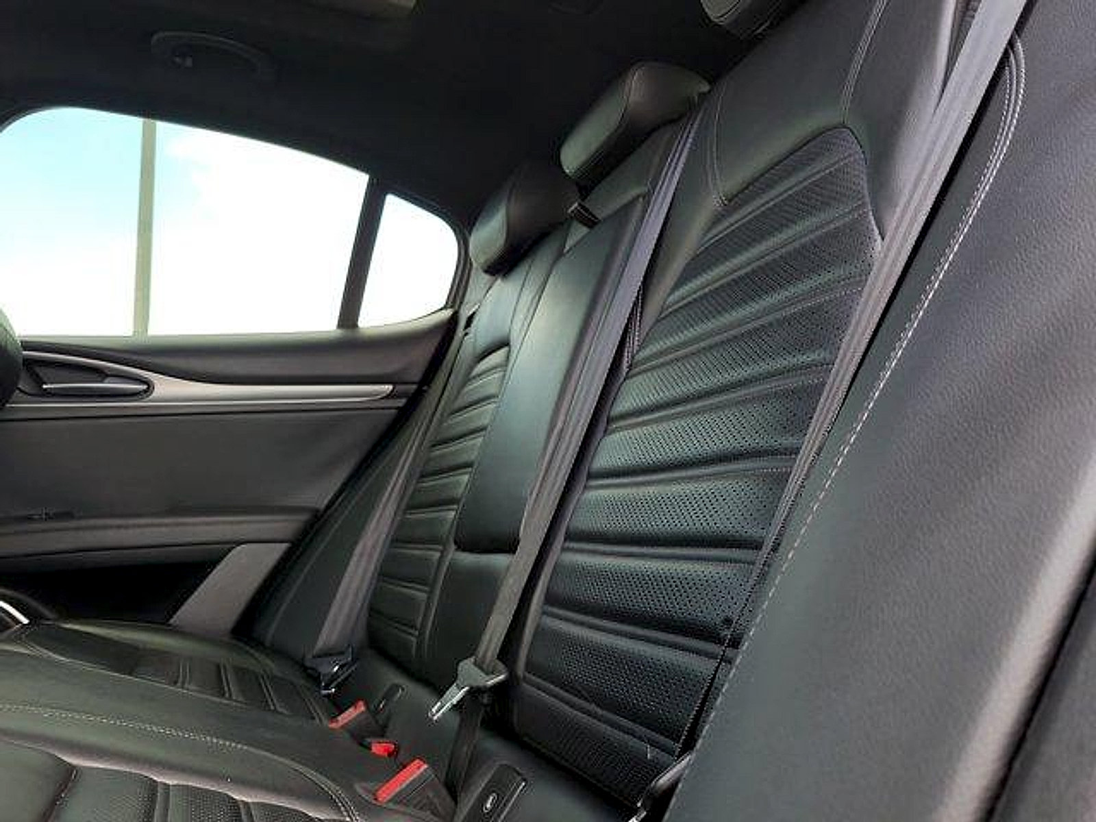 Used 2018 Alfa Romeo Stelvio Ti Sport AWD/4WD image 11