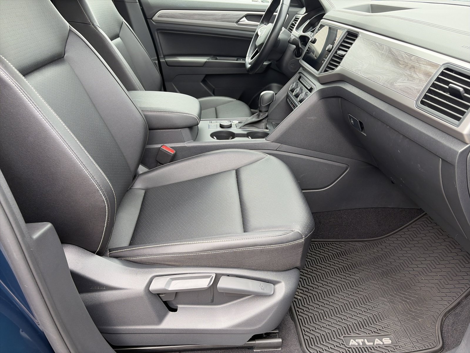 Used 2020 Volkswagen Atlas Cross Sport SE AWD/4WD image 29