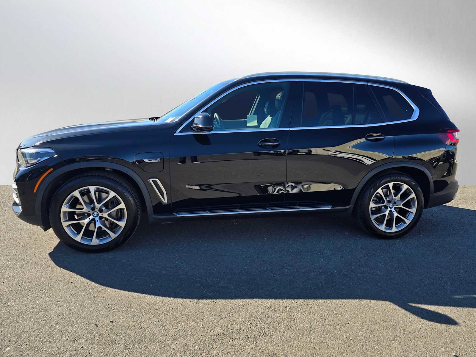 Used 2023 BMW X5 xDrive45e image 11