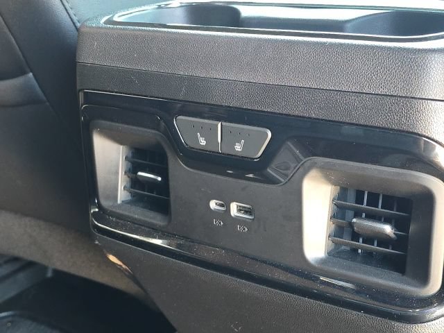 Used 2024 GMC Sierra 1500 AT4 w/ Technology Package AWD/4WD image 18