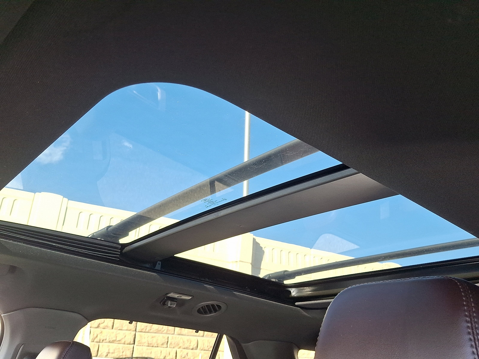 Used 2020 Ford Explorer Platinum w/ Premium Technology Package image 14