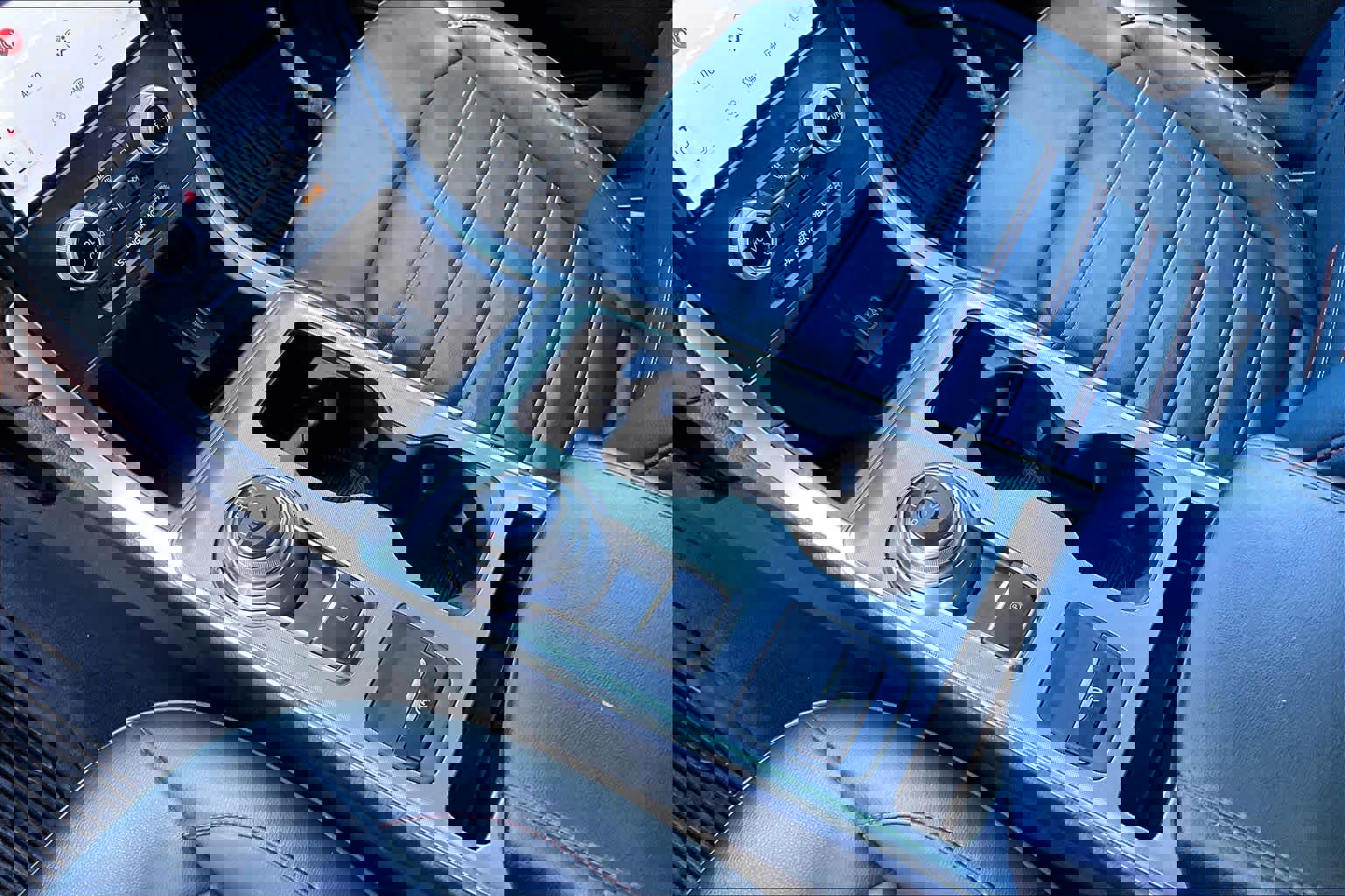 Used 2022 Ford Edge SEL w/ Sport Appearance Package image 17