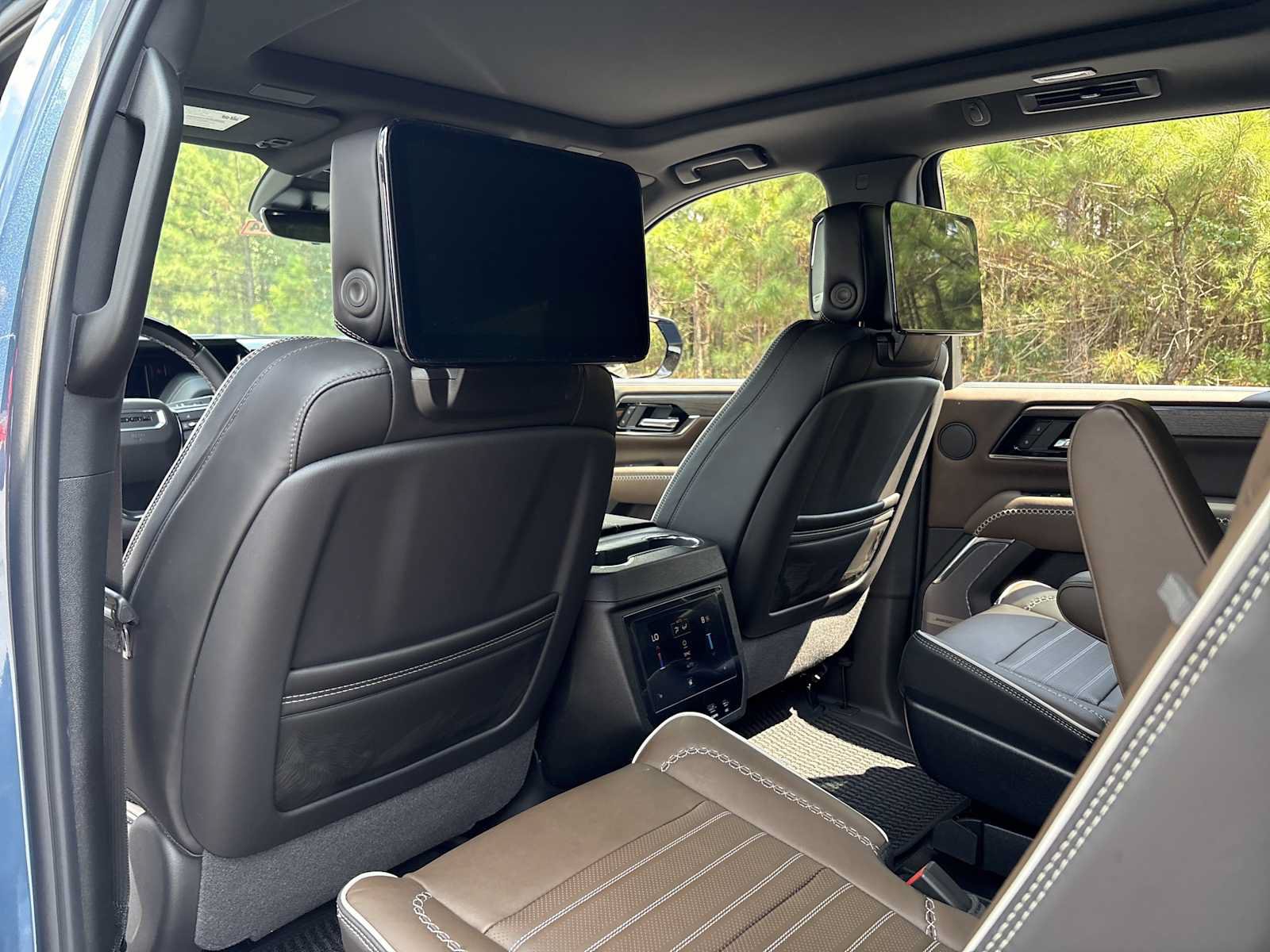 New 2026 GMC Yukon Denali Ultimate AWD/4WD image 18