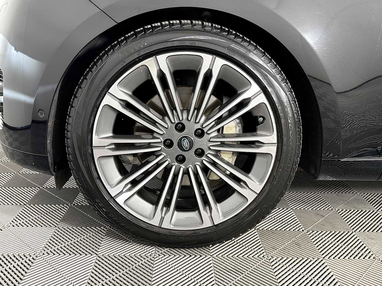 Used 2024 Land Rover Range Rover Long Wheelbase SE image 30