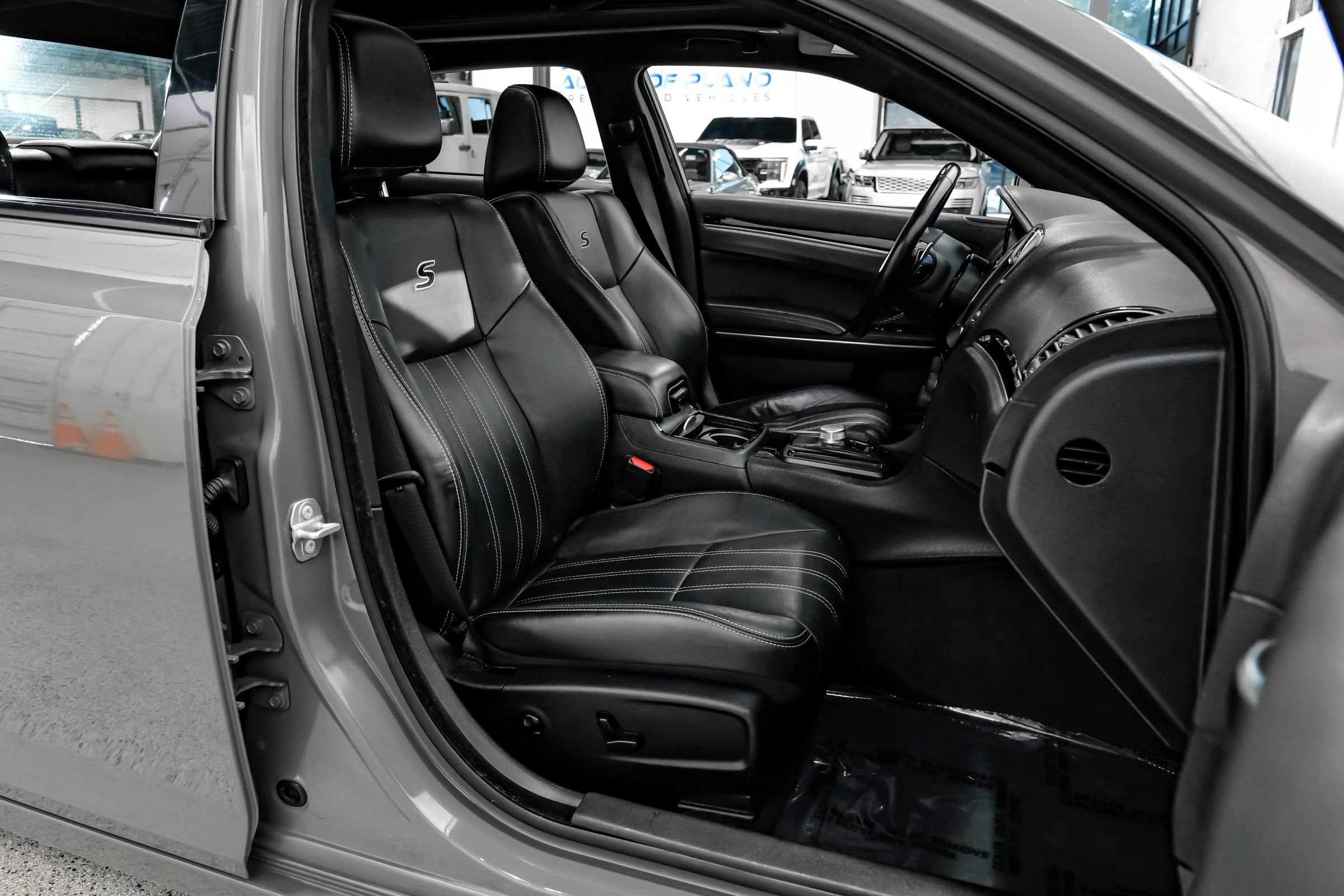 Used 2018 Chrysler 300 S w/ 300S Premium Group RWD image 47